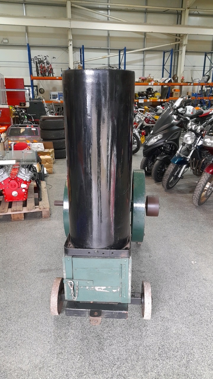 Lot 75 - LISTER BARN ENGINE