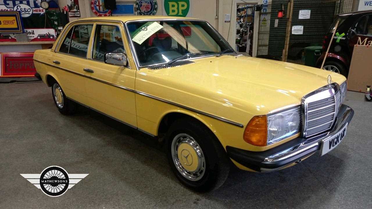 Lot 656 - 1977 MERCEDES 250 AUTO