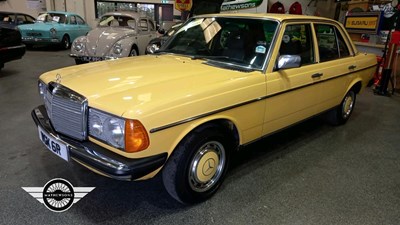 Lot 656 - 1977 MERCEDES 250 AUTO