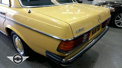 Lot 656 - 1977 MERCEDES 250 AUTO