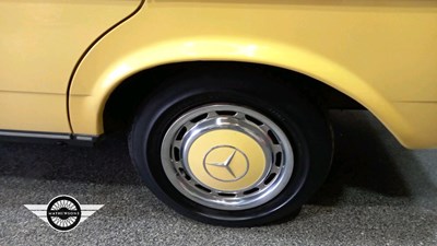 Lot 656 - 1977 MERCEDES 250 AUTO