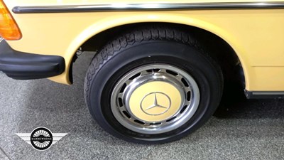 Lot 656 - 1977 MERCEDES 250 AUTO