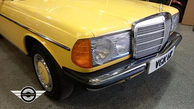 Lot 656 - 1977 MERCEDES 250 AUTO