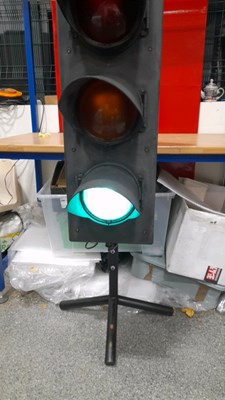 Lot 687 - TRAFFIC LIGHTS ON STAND WITH REMOTE CONTROL
