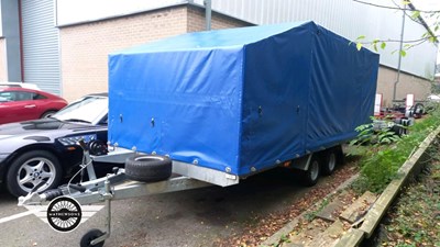 Lot 766 - NIEWIAD TWIN AXLE COVERED TRAILER