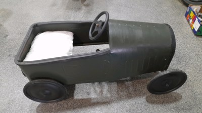 Lot 327 - CHILDS METAL PEDAL CAR