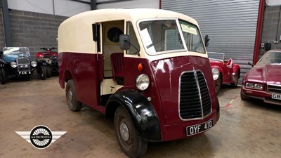 Lot 826 - 1954 MORRIS J TYPE VAN