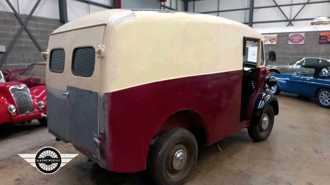Lot 826 - 1954 MORRIS J TYPE VAN