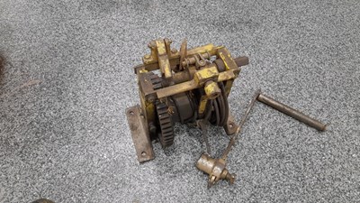 Lot 837 - OLD HEAVY DUTY RECOVERY TRAILER WINCH WITH HANDLE