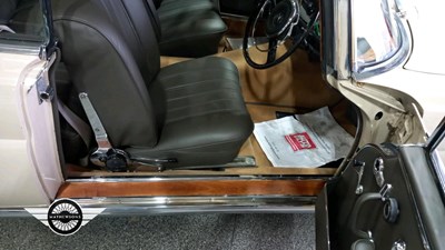 Lot 618 - 1967 MERCEDES 250 SE