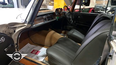 Lot 618 - 1967 MERCEDES 250 SE