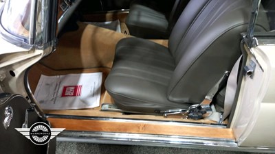 Lot 618 - 1967 MERCEDES 250 SE