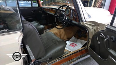 Lot 618 - 1967 MERCEDES 250 SE