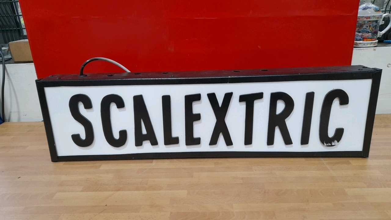 Lot 815 - SCALEXTRIC LIGHT UP SIGN 31