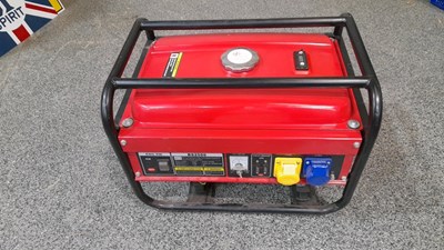 Lot 595 - HONDA 2500W 240/110 GENERATOR