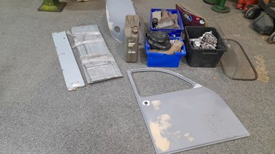 Lot 877 - CITROEN 2 CV PARTS BUNDLE