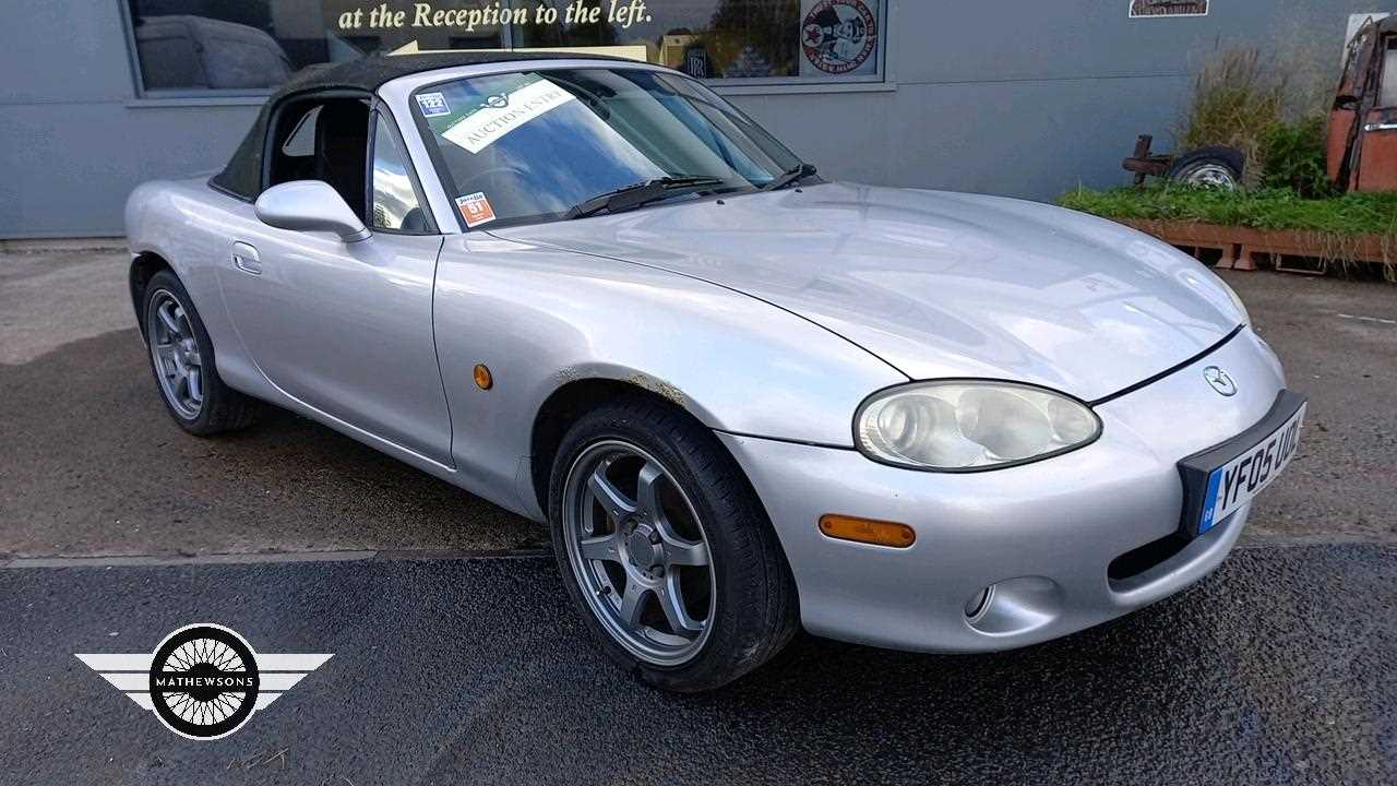 Lot 54 - 2005 MAZDA MX-5 S-VT SPORT