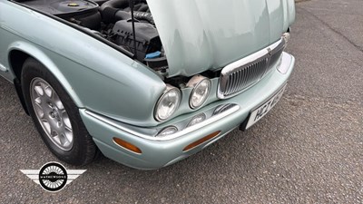 Lot 762 - 1999 JAGUAR SOVEREIGN V8 AUTO