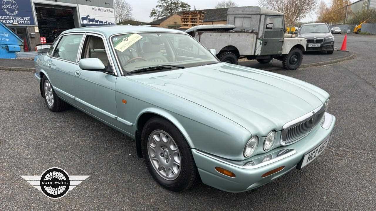 Lot 91 - 1999 JAGUAR SOVEREIGN V8 AUTO