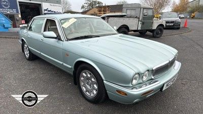 Lot 762 - 1999 JAGUAR SOVEREIGN V8 AUTO