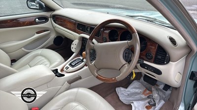 Lot 762 - 1999 JAGUAR SOVEREIGN V8 AUTO