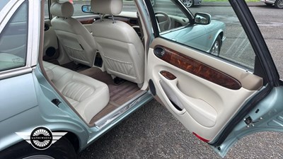 Lot 762 - 1999 JAGUAR SOVEREIGN V8 AUTO