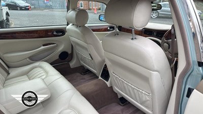 Lot 762 - 1999 JAGUAR SOVEREIGN V8 AUTO