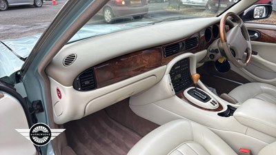 Lot 762 - 1999 JAGUAR SOVEREIGN V8 AUTO