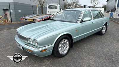 Lot 762 - 1999 JAGUAR SOVEREIGN V8 AUTO