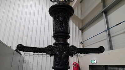 Lot 55 - VINTAGE STYLE POLICE LAMP ON CAST POLE