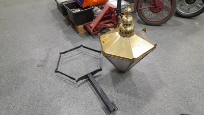 Lot 65 - VINTAGE STYLE LARGE BRASS LAMP & BRACKET