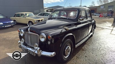 Lot 14 - 1961 ROVER P4 100