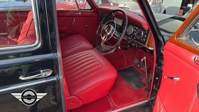 Lot 14 - 1961 ROVER P4 100