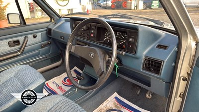 Lot 818 - 1983 VOLKSWAGEN GOLF GL AUTO