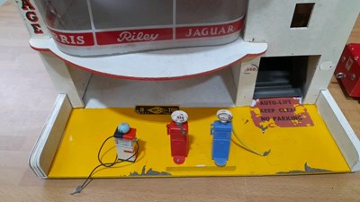 Lot 563 - WOODEN CHILD'S GARAGE + WOODEN TRUCK WITH ANIMALS