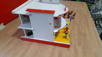 Lot 563 - WOODEN CHILD'S GARAGE + WOODEN TRUCK WITH ANIMALS