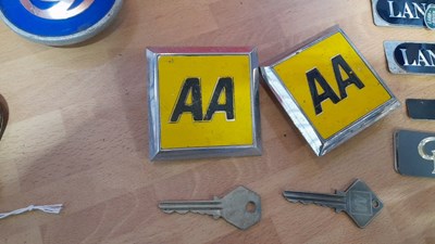 Lot 291 - BAG OF VARIOUS BADGES