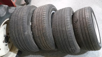 Lot 403 - 17" MERCEDES 5 STUD ALLOY WHEELS WITH TYRES 235/55 ZR 17