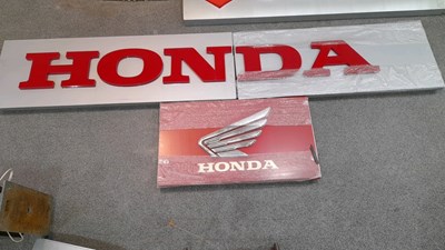 Lot 267 - HONDA 3 PIECE DEALERSHIP SIGN 255" X 33"