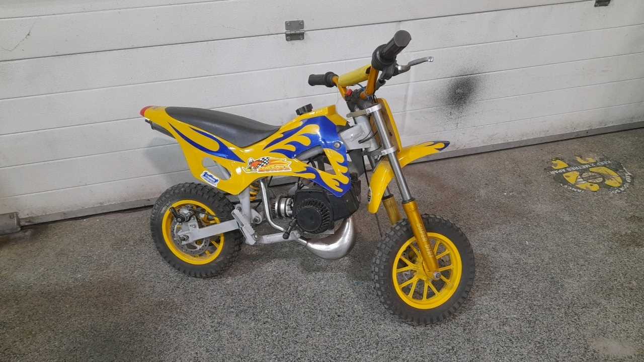 Lot 583 - CHILDS MINI MOTOR BIKE