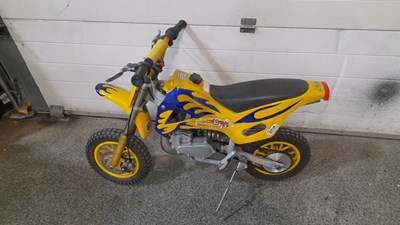 Lot 583 - CHILDS MINI MOTOR BIKE