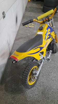Lot 583 - CHILDS MINI MOTOR BIKE