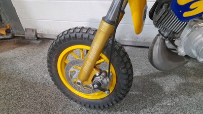 Lot 583 - CHILDS MINI MOTOR BIKE