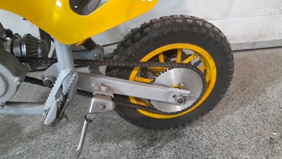Lot 583 - CHILDS MINI MOTOR BIKE