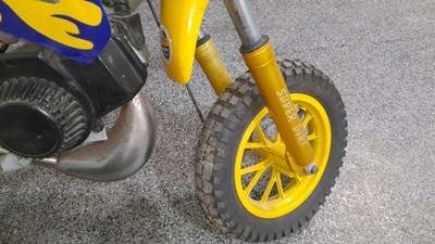 Lot 583 - CHILDS MINI MOTOR BIKE