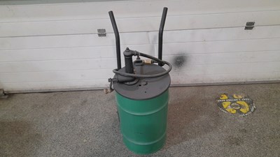 Lot 875 - GEAR OIL DISPENSER