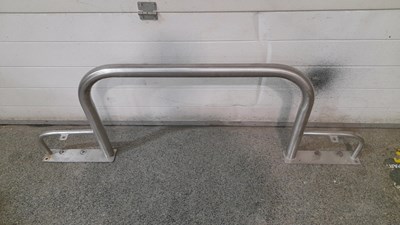 Lot 883 - LAND ROVER STAINLESS STEEL BULL BAR