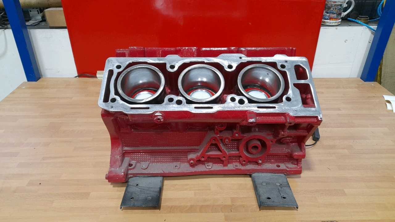 Lot 891 - V6 ENGINE BLOCK LIGHT