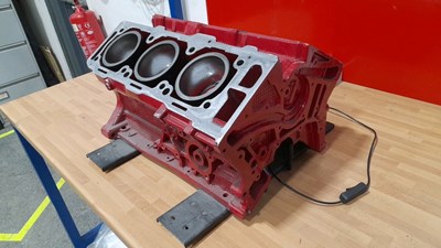 Lot 891 - V6 ENGINE BLOCK LIGHT