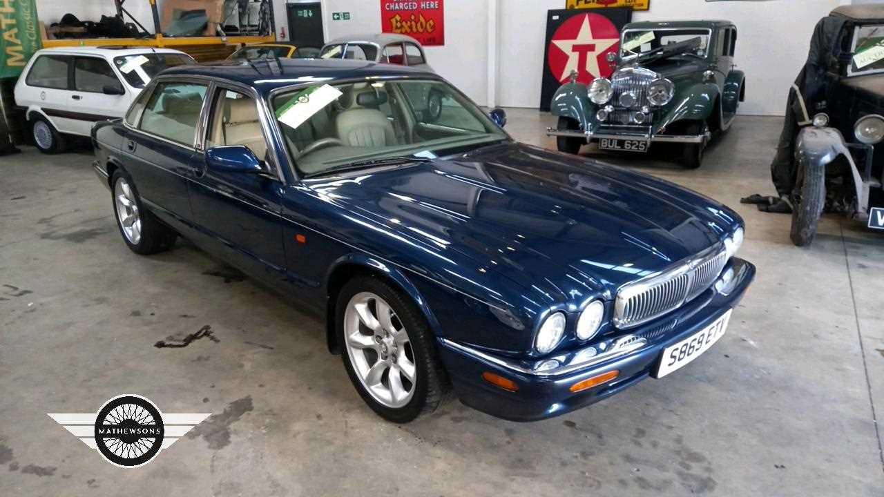 Lot 242 - 1998 JAGUAR SOVEREIGN V8 AUTO